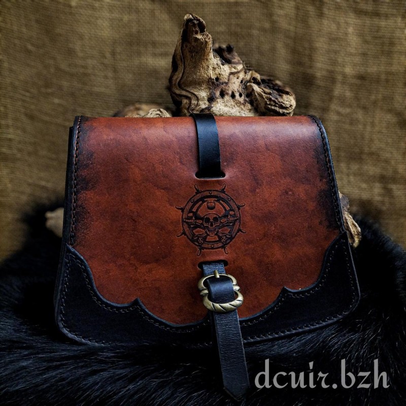 Escarcelle en Cuir  "Krumpéra" "Barre Pirate"