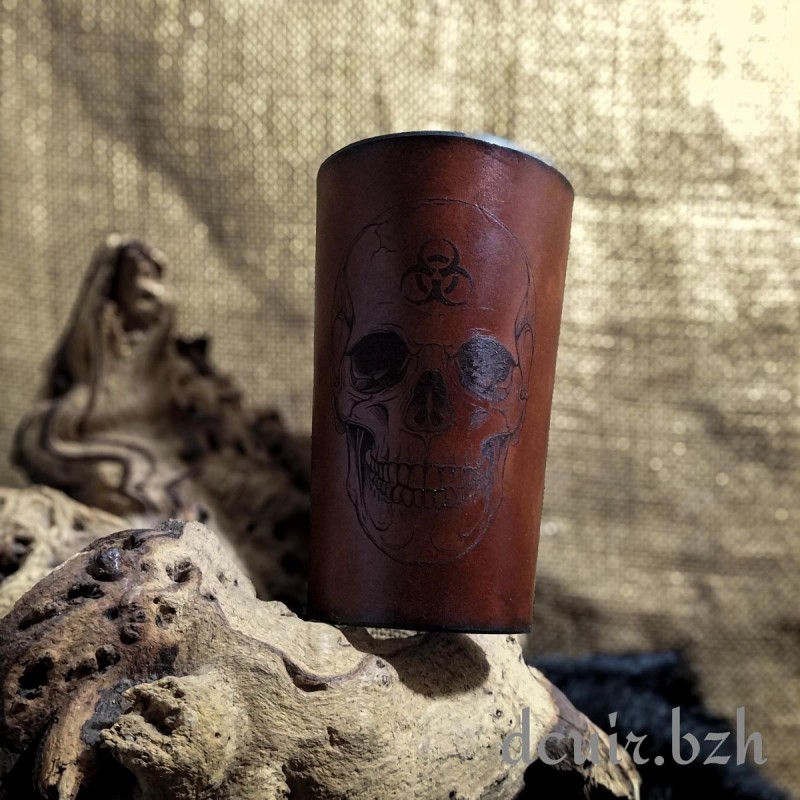 Porte-Gobelet "Crâne et Biohazard" 25 ou 50 cl Porte-Gobelet "Crâne et Biohazard" 25 ou 50 cl