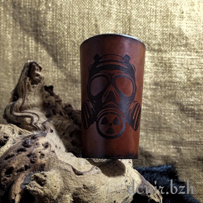 Porte-Gobelet "Masque à Gaz" 25 ou 50 cl Porte-Gobelet "Masque à Gaz" 25 ou 50 cl