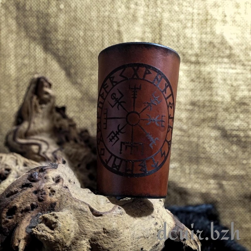 Porte-Gobelet "Vegvisir" 25 ou 50 cl Porte-Gobelet "Vegvisir" 25 ou 50 cl
